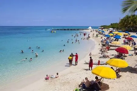 Hospitality Expert Eden Luxe 1 Pool Beach Chef مونتيغو باي فيلة